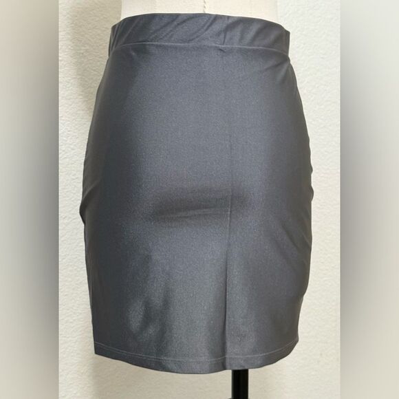 Windsor Gray Skirt, NWT, Size Medium - Picture 2 of 4